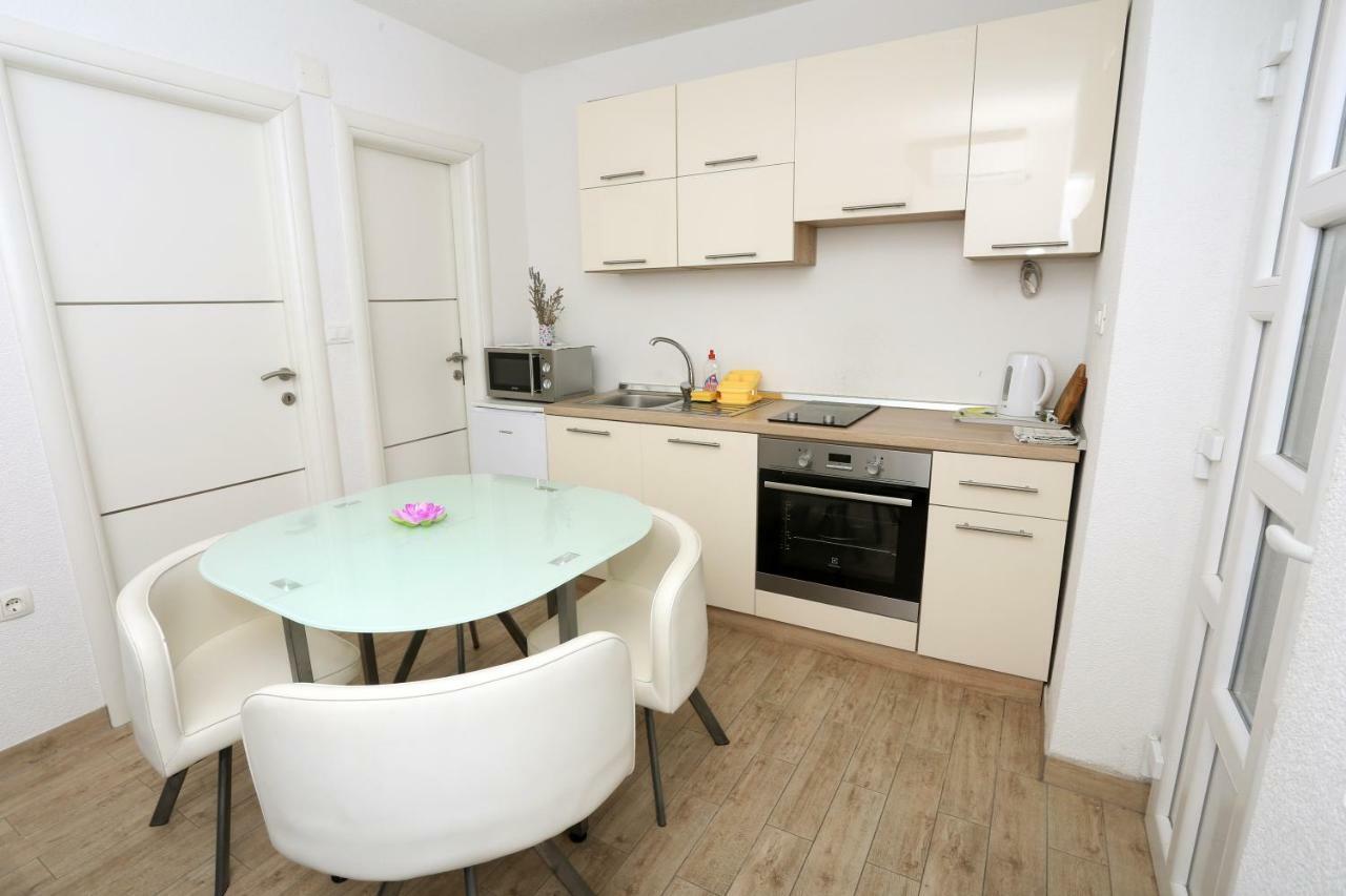 Apartments Dora Trogir Eksteriør bilde