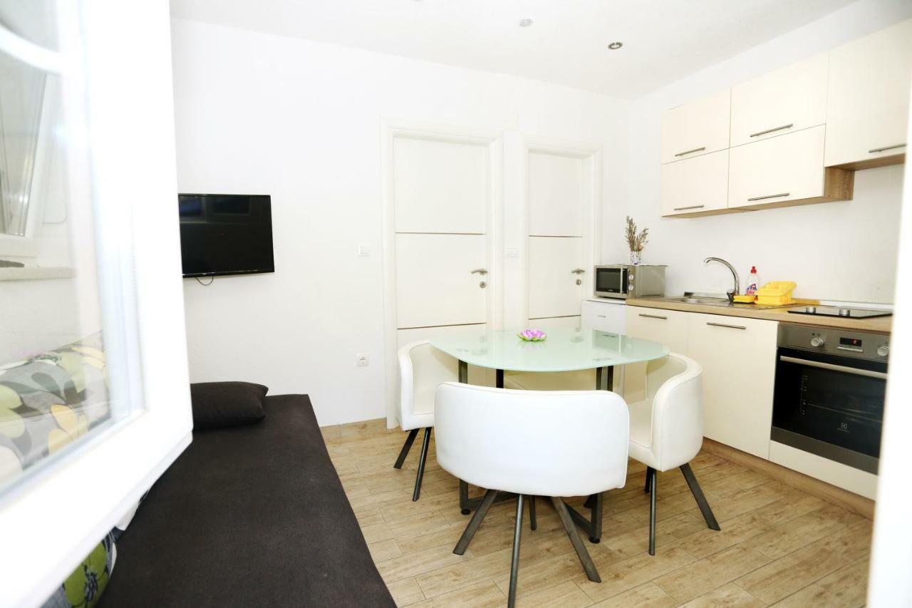 Apartments Dora Trogir Eksteriør bilde