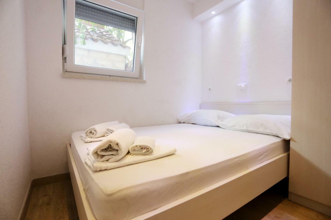Apartments Dora Trogir Eksteriør bilde